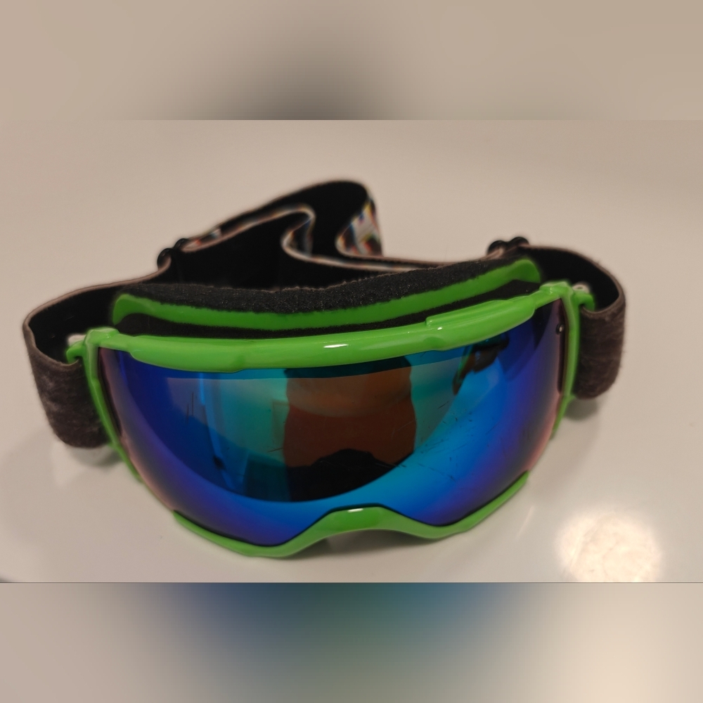 Smith Vice ChromaPop snow goggles with a green frame and a green mirrored lens